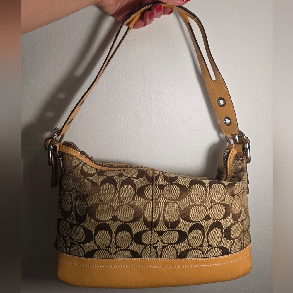 SOLD🚫 COACH VINTAGE SIGNATURE SHOULDER BAG